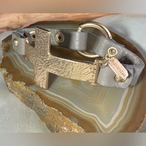 NATASHA GOLD HAMMERED STYLE CROSS BRACELET